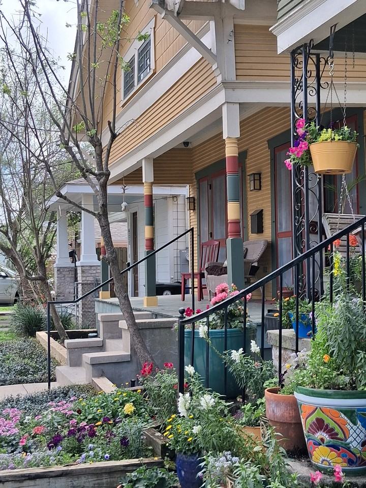 6324 Annunciation St - Photo 2 of 18