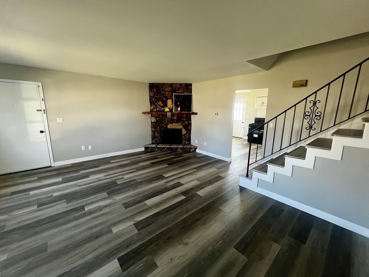 9652 Johnson St - Photo 3 of 11