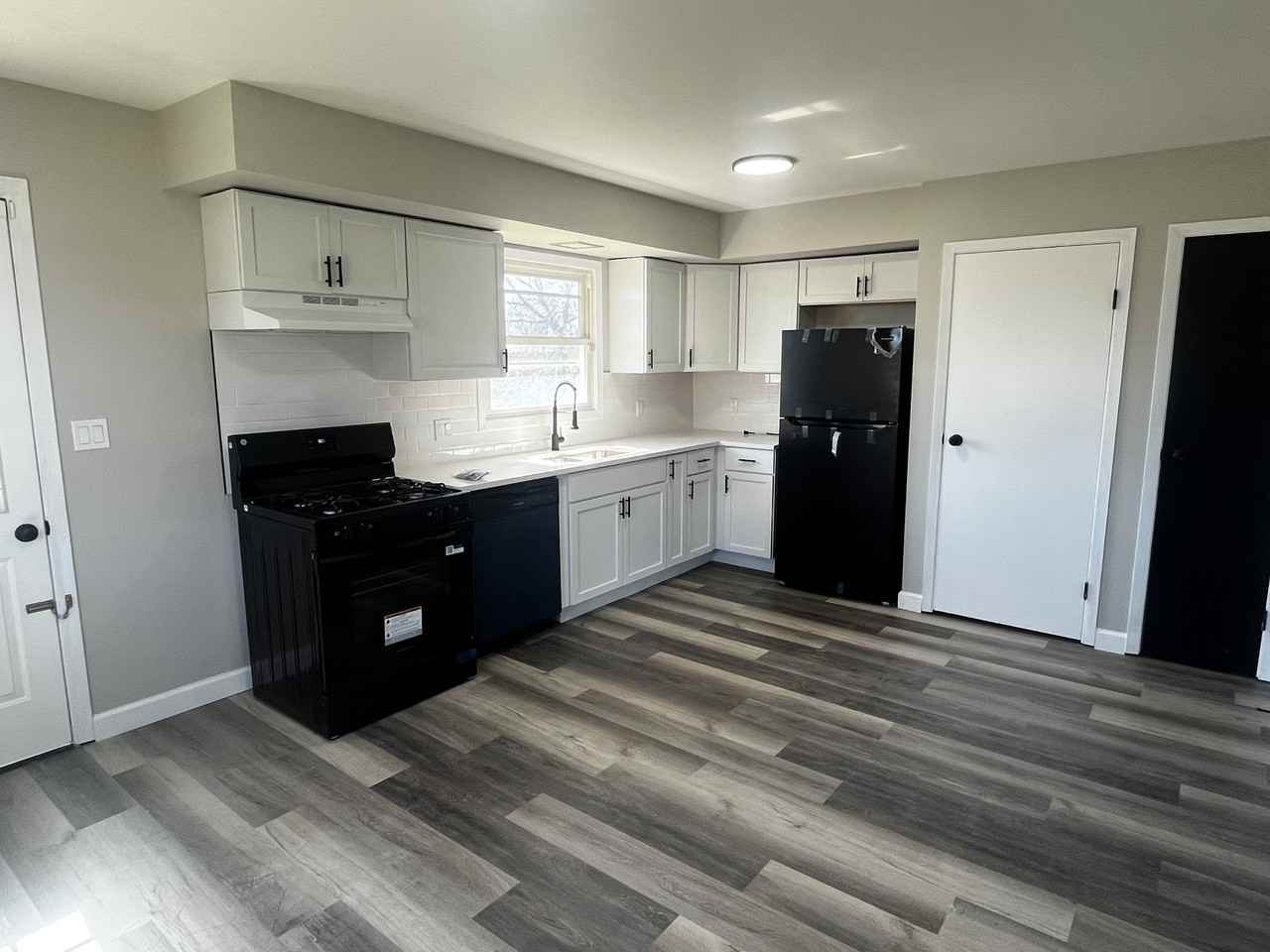 9652 Johnson St - Photo 5 of 11