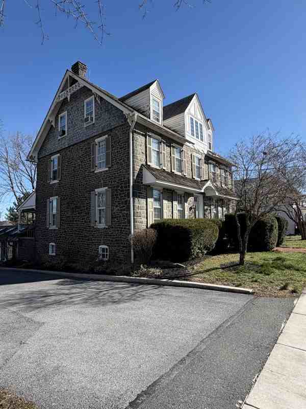 28 W Main St #3 - Photo 2 of 18