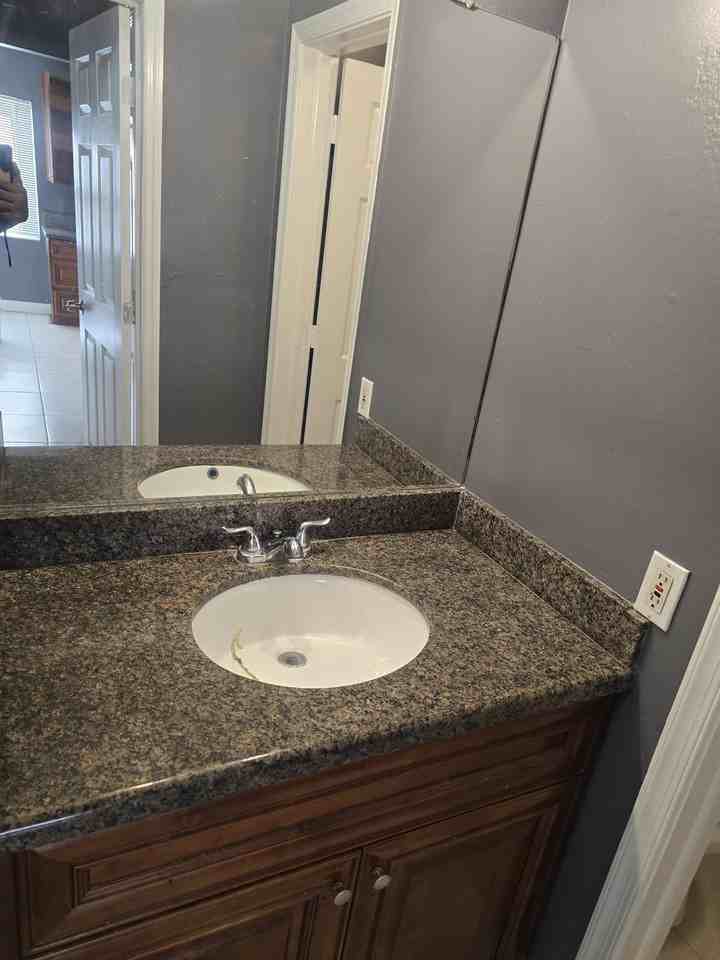 5925 Nw 23rd St - Photo 5 of 8