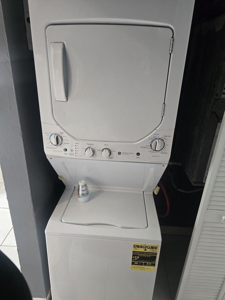 5925 Nw 23rd St - Photo 6 of 8