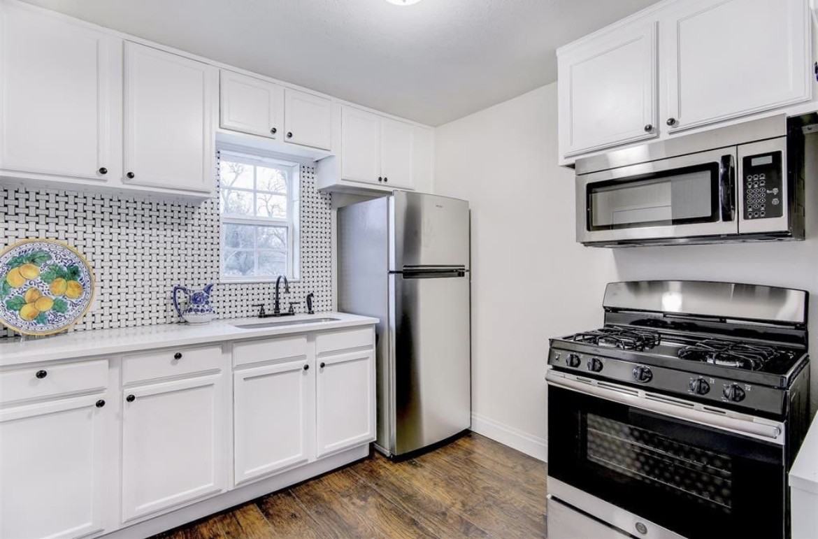 2832 Avenue I - Photo 2 of 9