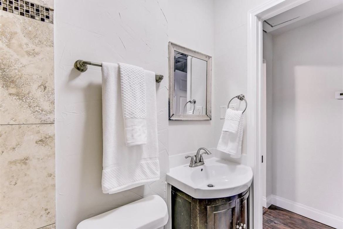 2832 Avenue I - Photo 4 of 9