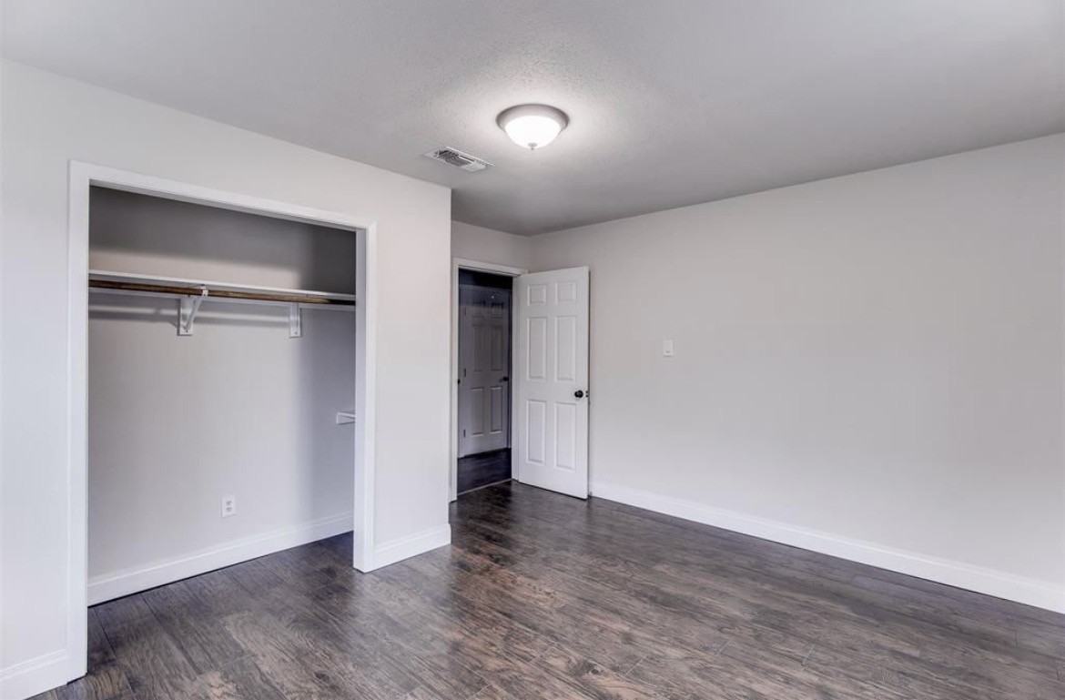 2832 Avenue I - Photo 5 of 9