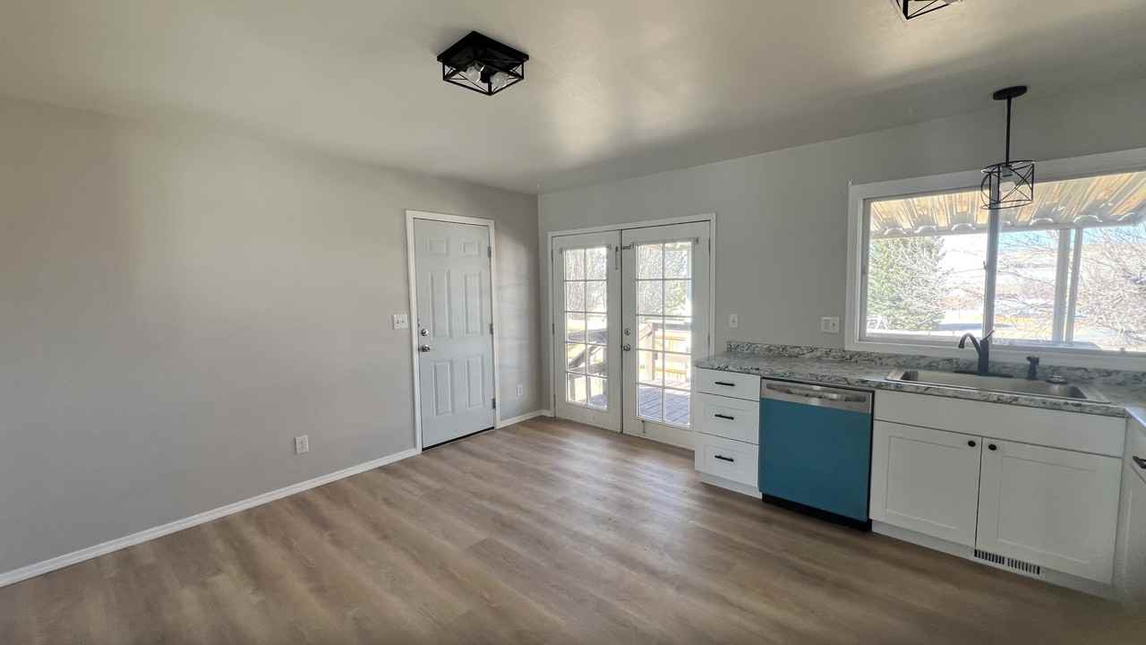 715 Saratoga Dr - Photo 7 of 18