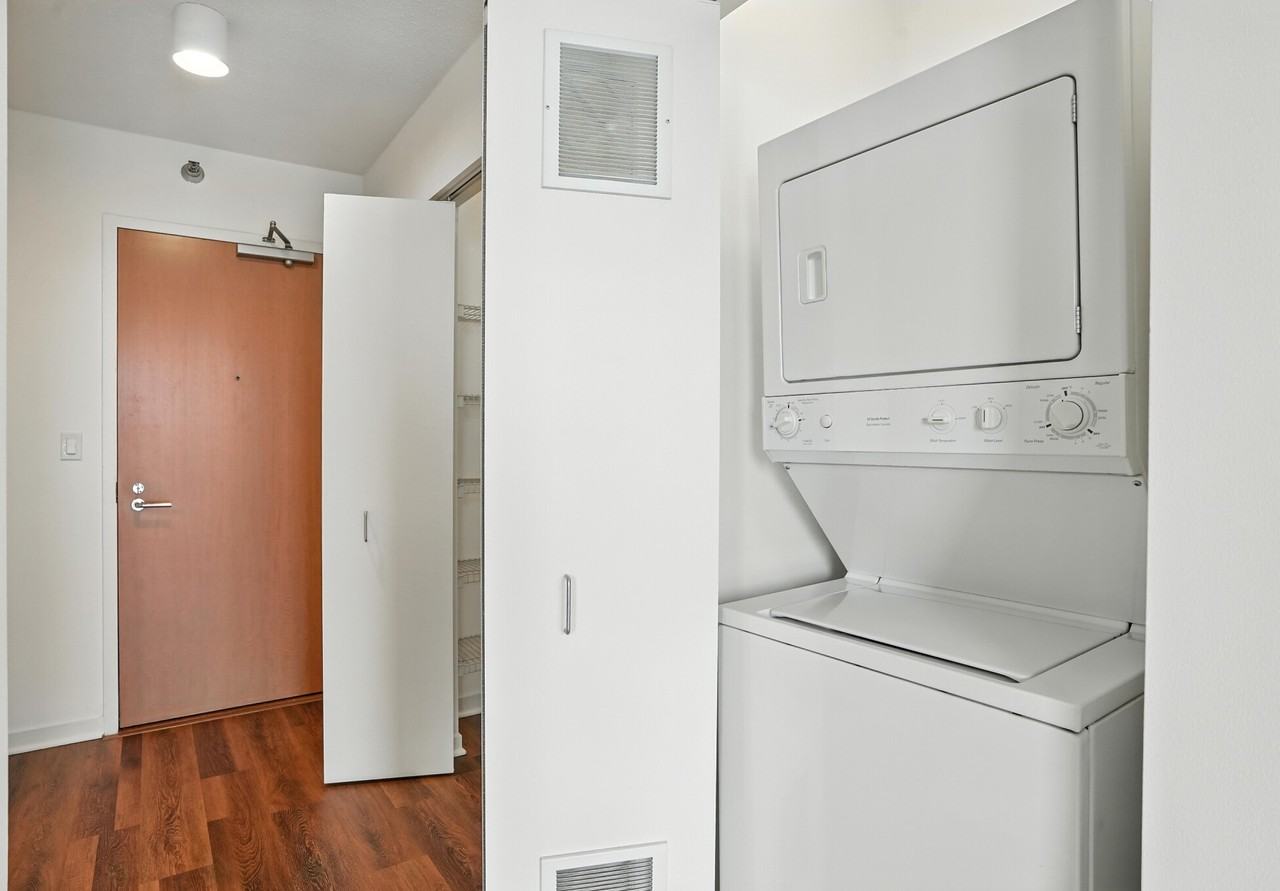 504 N Kingsbury St - Photo 7 of 18