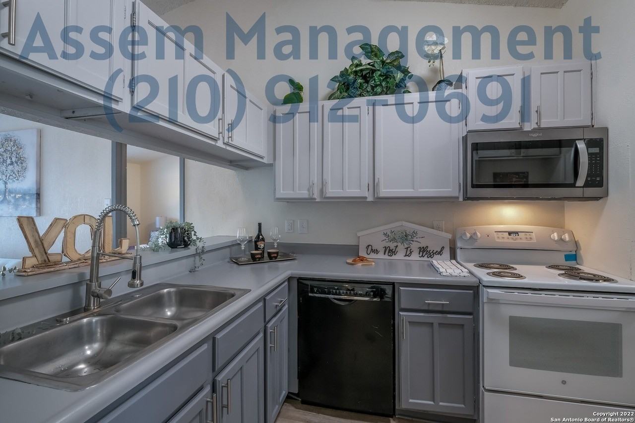 7166 Gallery Rdg - Photo 7 of 17