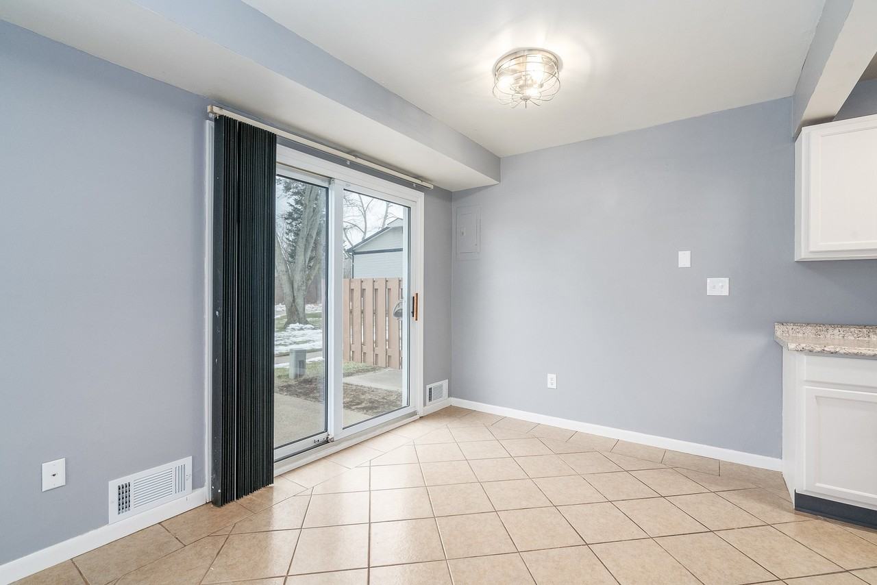 41125 S Woodbury Green Dr - Photo 5 of 16