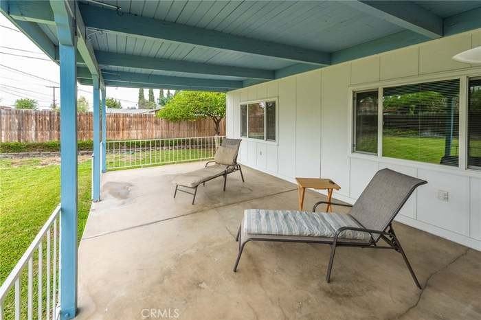 5630 Challen Ave - Photo 3 of 17