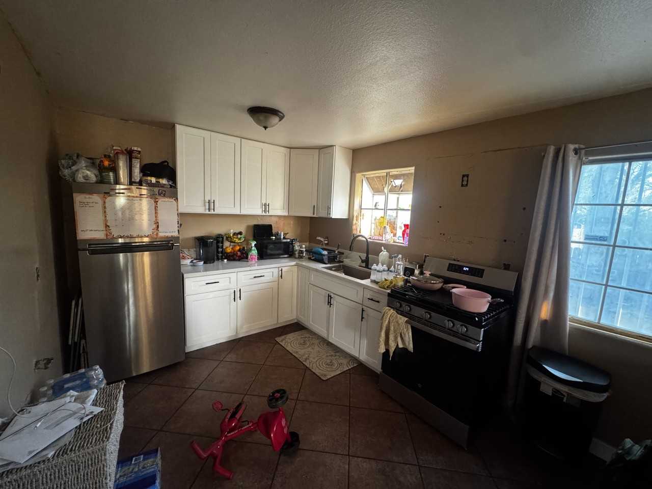 831 N H St - Photo 2 of 7