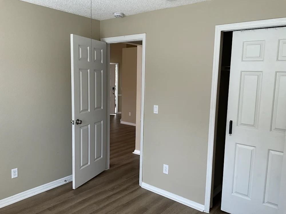 1624 Elmstead Ct - Photo 4 of 11