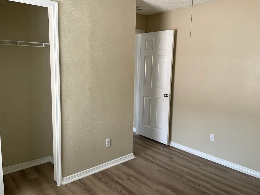 1624 Elmstead Ct - Photo 5 of 11