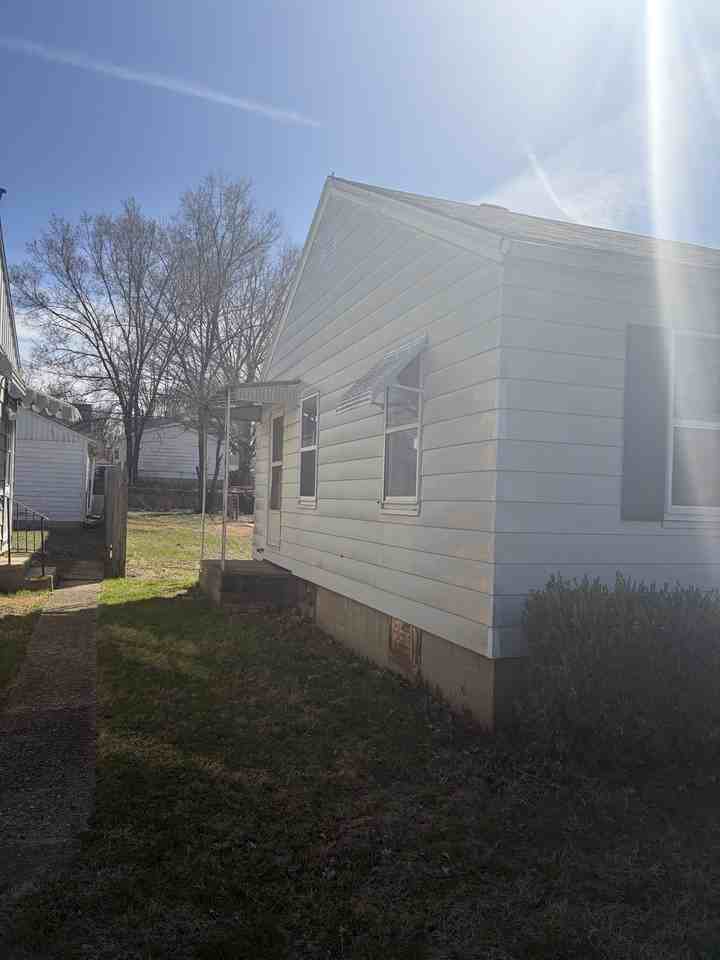 2408 W Wiswall St - Photo 2 of 18