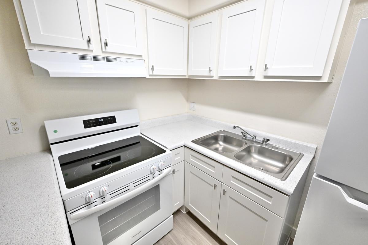 4415 S 28th St - Photo 3 of 30