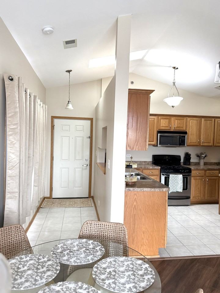 10624 South Central Avenue #3B - Photo 5 of 20