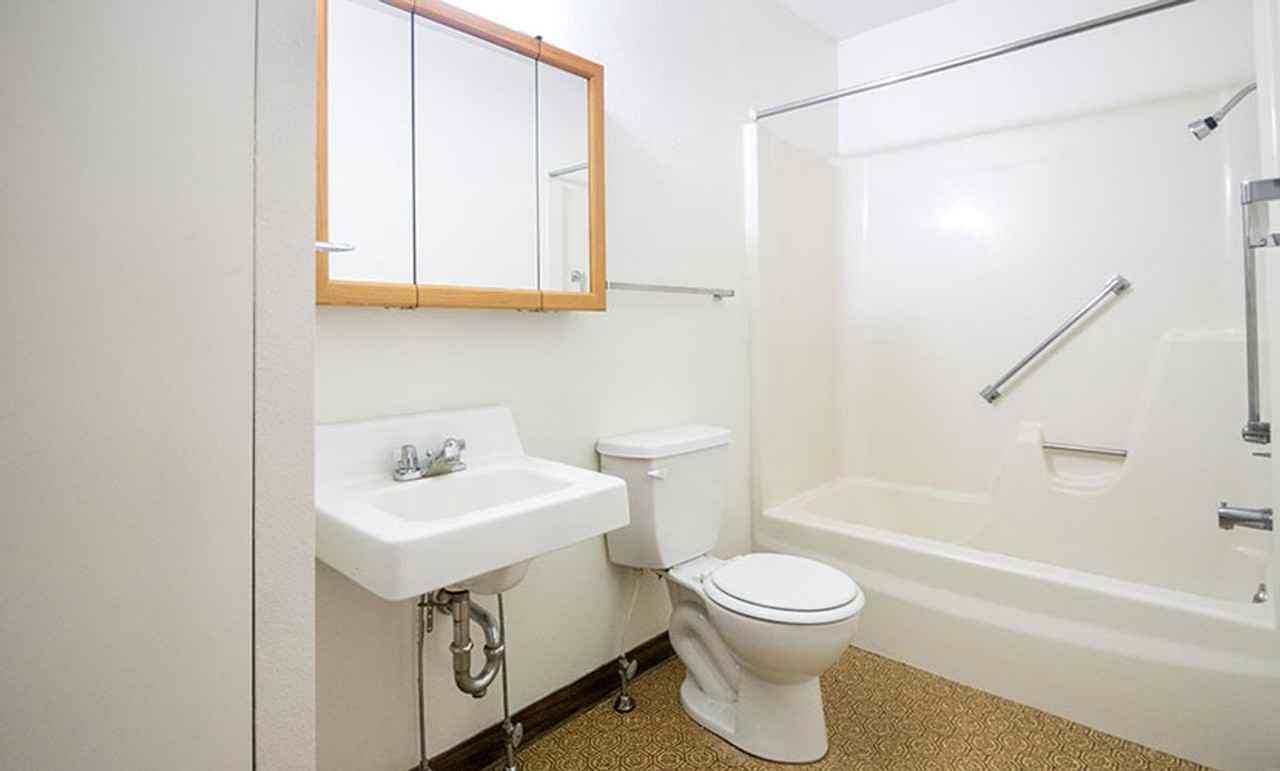 113 7th St Ne #1 - Photo 4 of 7