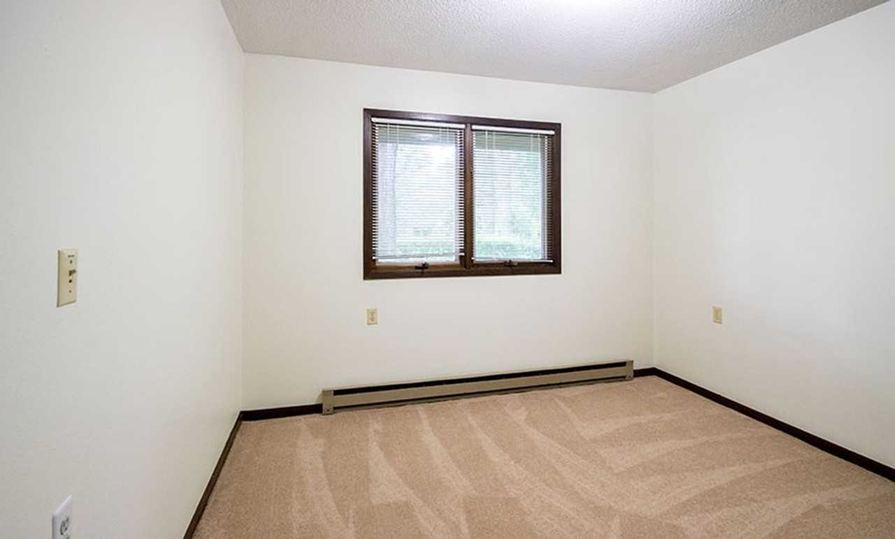 113 7th St Ne #1 - Photo 5 of 7