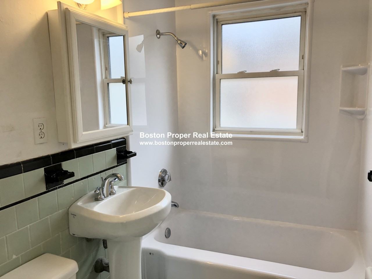 450 Washington St #2 - Photo 4 of 6