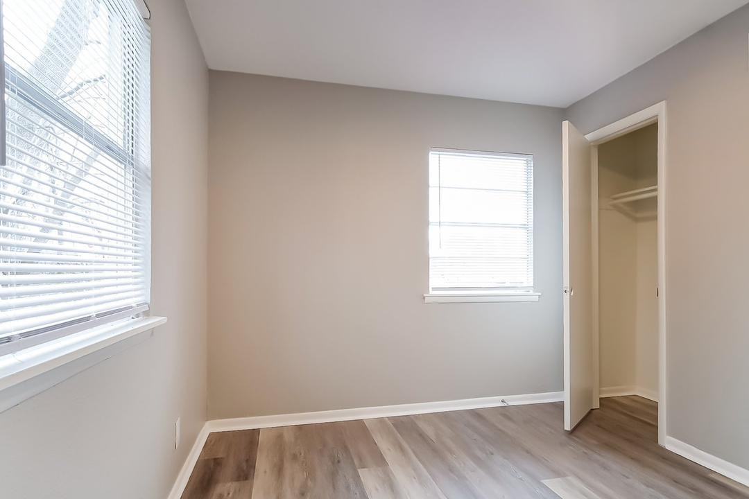 5462 N Johnstown Ave #NA - Photo 4 of 6