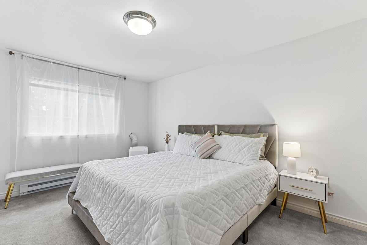 2222 Isaacs Ave - Photo 5 of 11