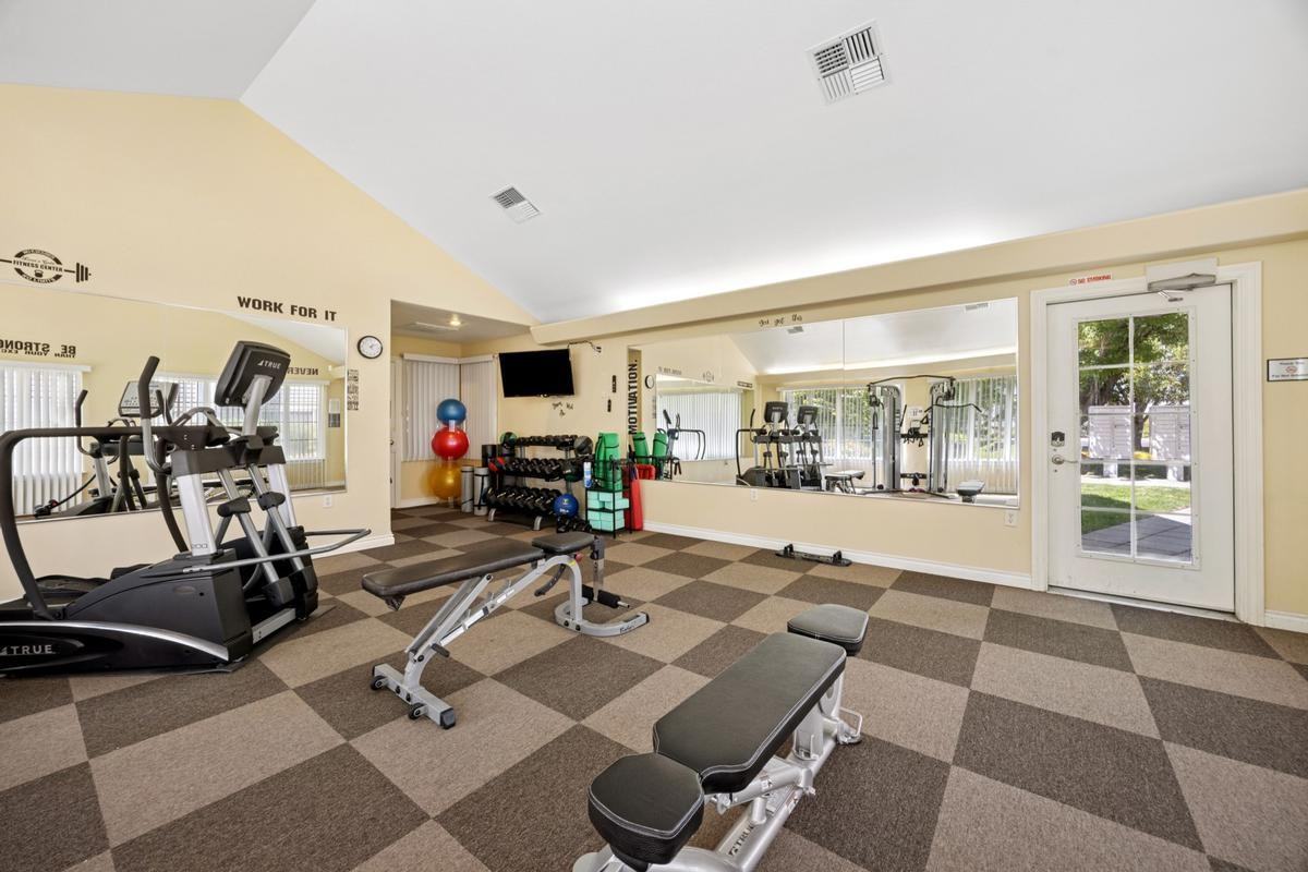 2222 Isaacs Ave - Photo 3 of 12