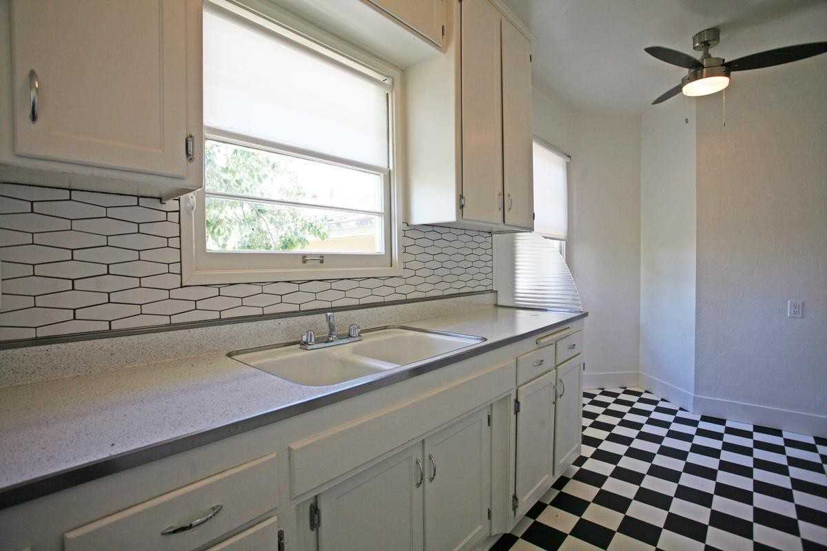 312 Cajon St - Photo 2 of 7