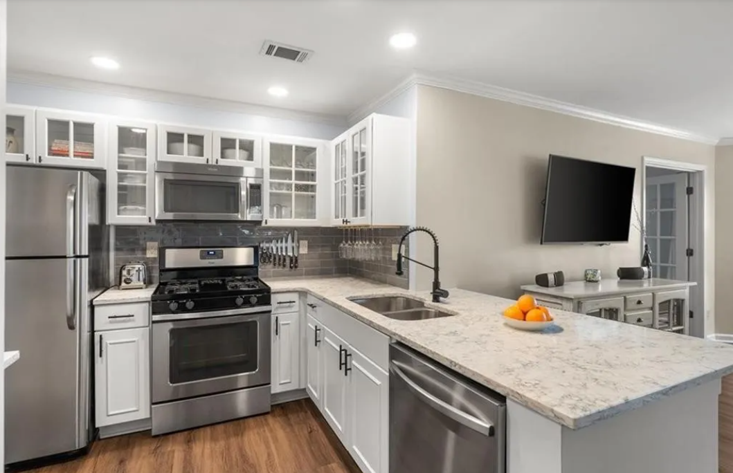 209 14th St Ne #214 - Photo 2 of 32