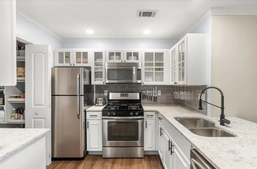 209 14th St Ne #214 - Photo 3 of 32