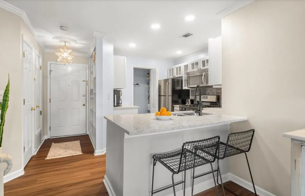 209 14th St Ne #214 - Photo 5 of 32