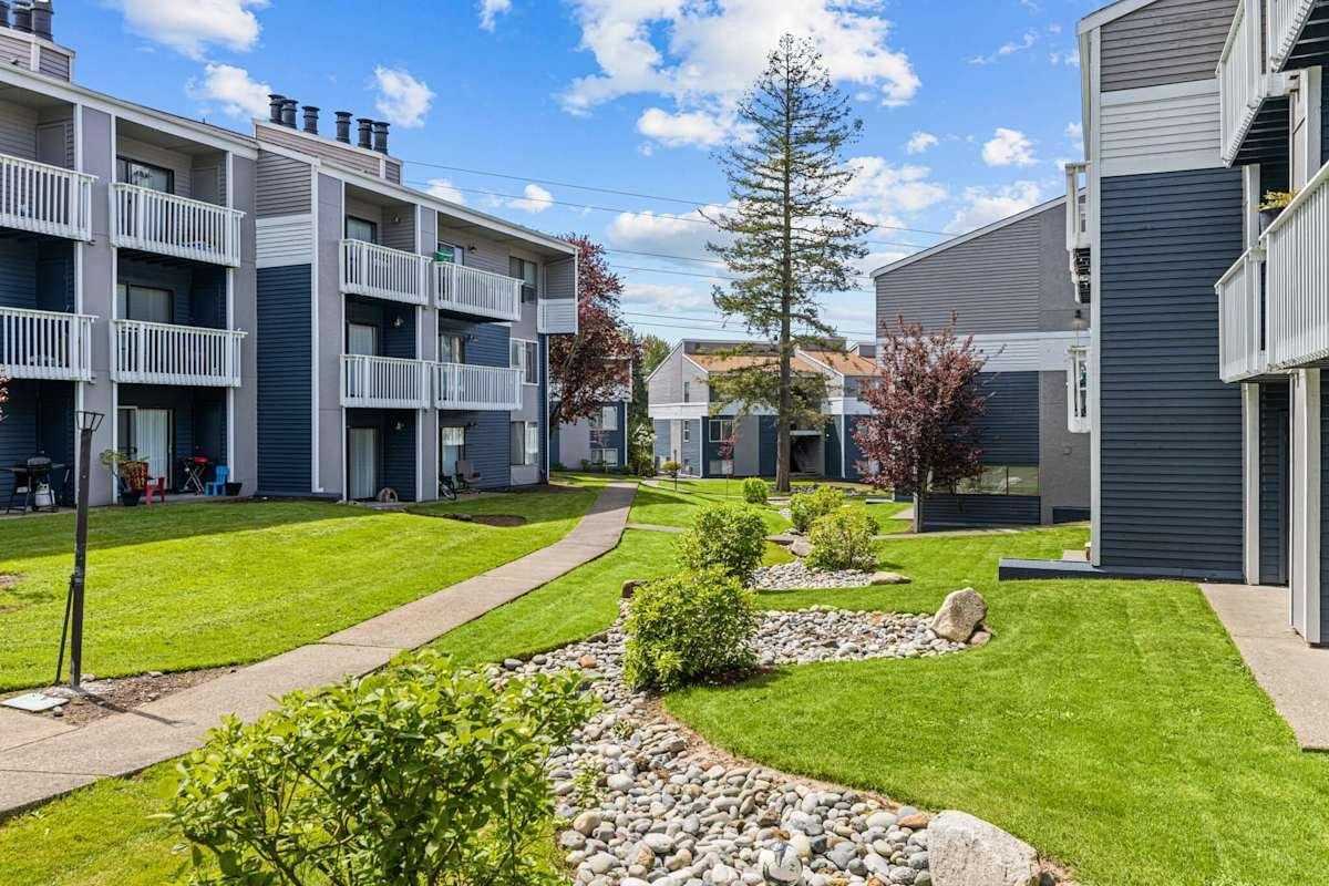 1455 S Puget Dr - Photo 3 of 29