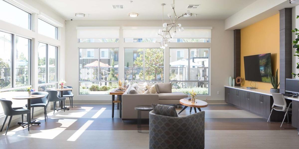 3538 E 18th St - Photo 5 of 9