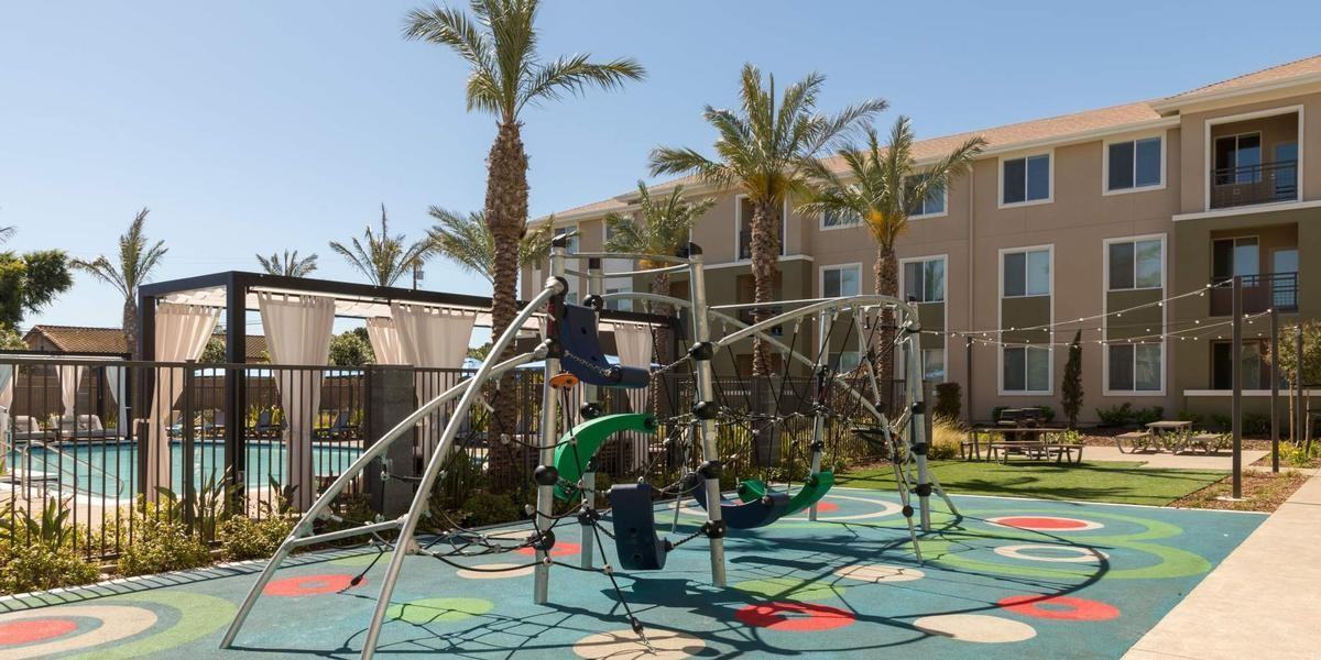 3538 E 18th St - Photo 3 of 9