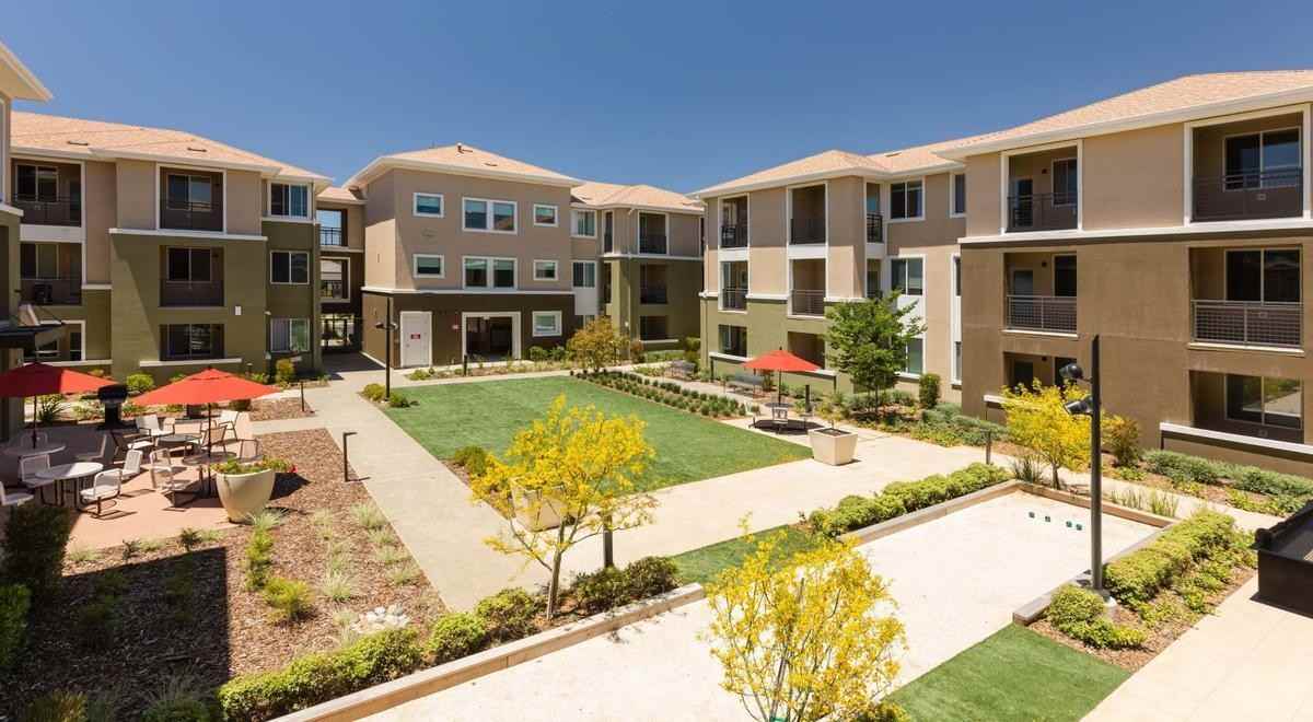 3538 E 18th St - Photo 4 of 9