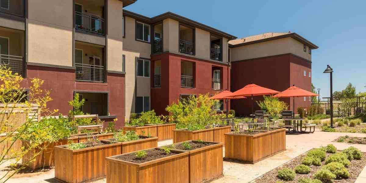 3538 E 18th St - Photo 7 of 9