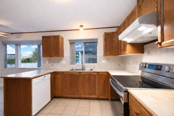 6081 185B Street - Photo 4 of 23