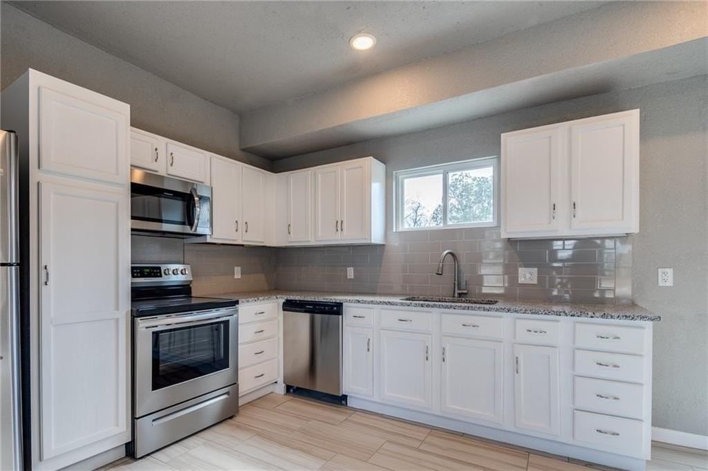 402 E Hemlock St - Photo 6 of 11