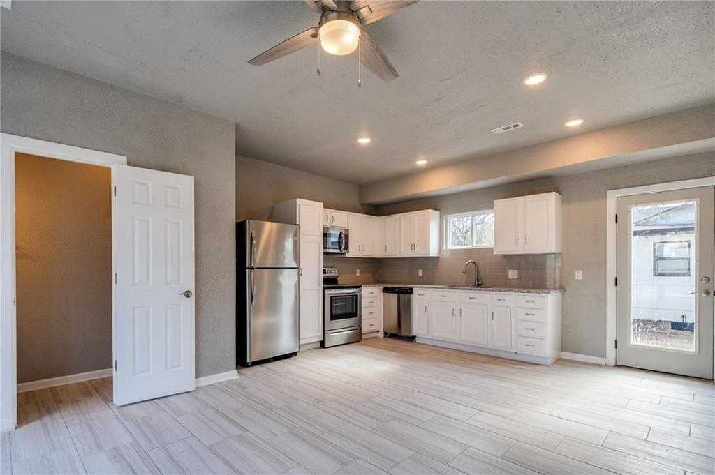 402 E Hemlock St - Photo 7 of 11