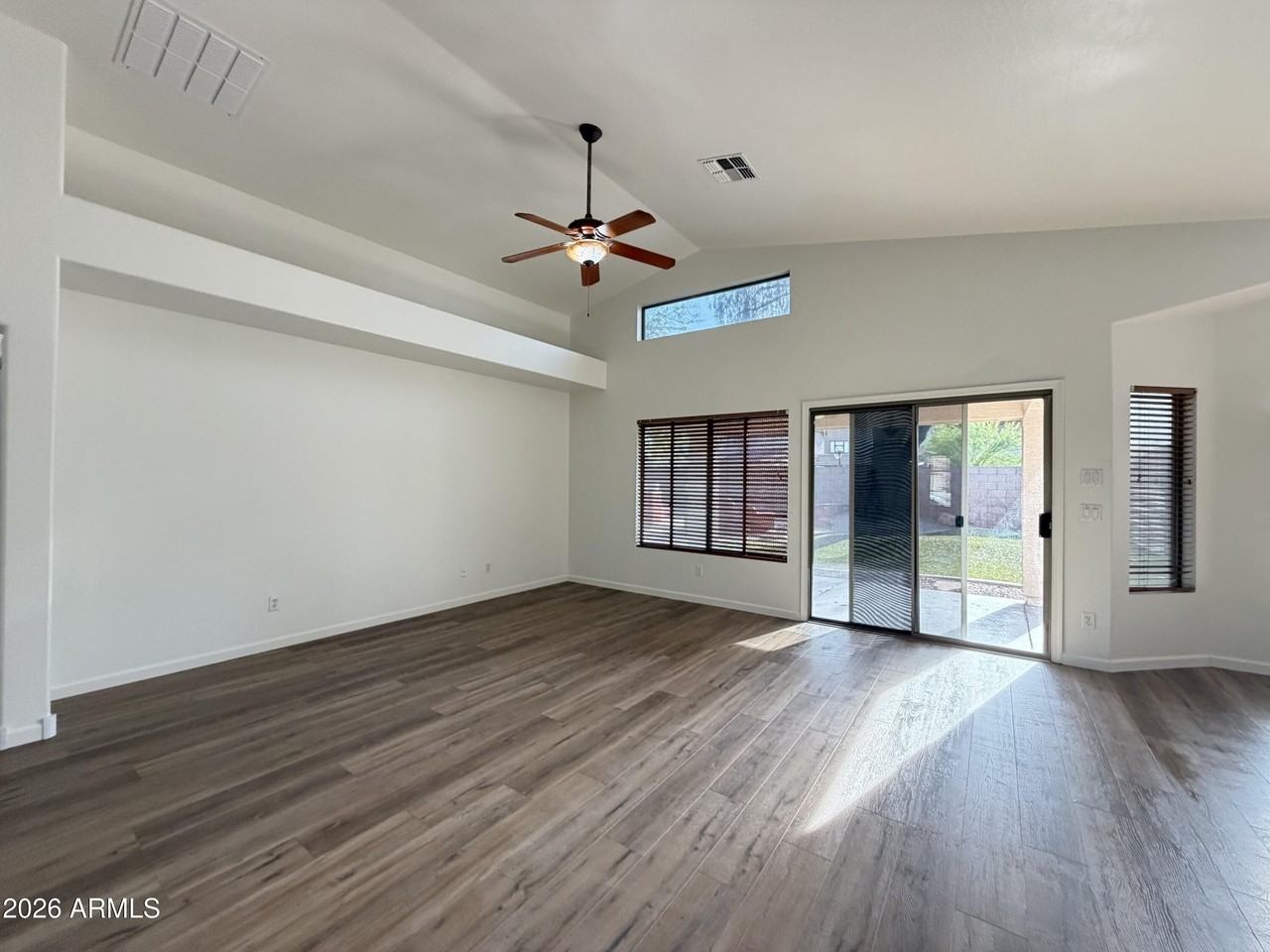 12474 S 175th Ave - Photo 4 of 33