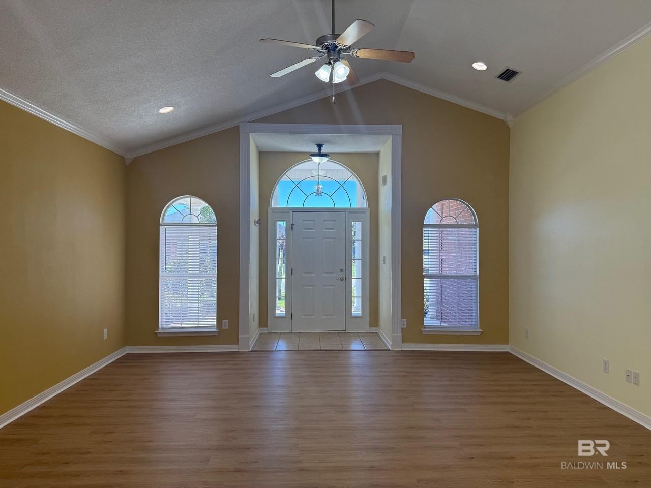 21550 Palmer Ct - Photo 4 of 28