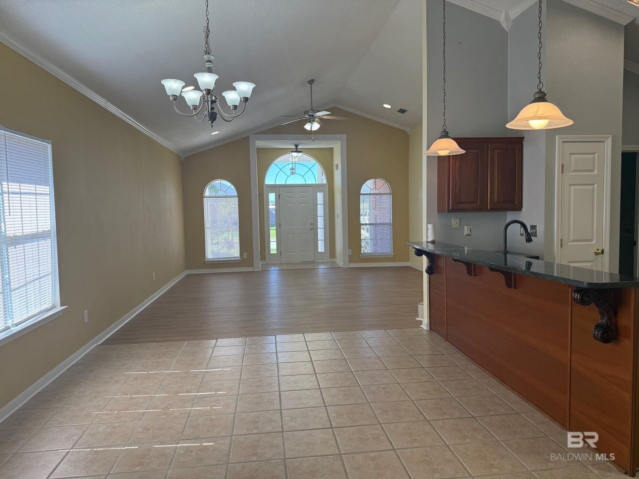 21550 Palmer Ct - Photo 5 of 28