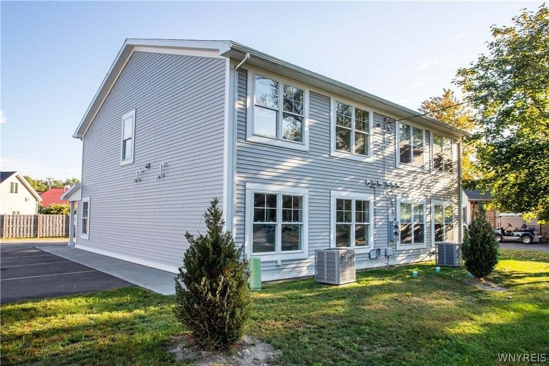 8987 Iroquois St - Photo 3 of 23