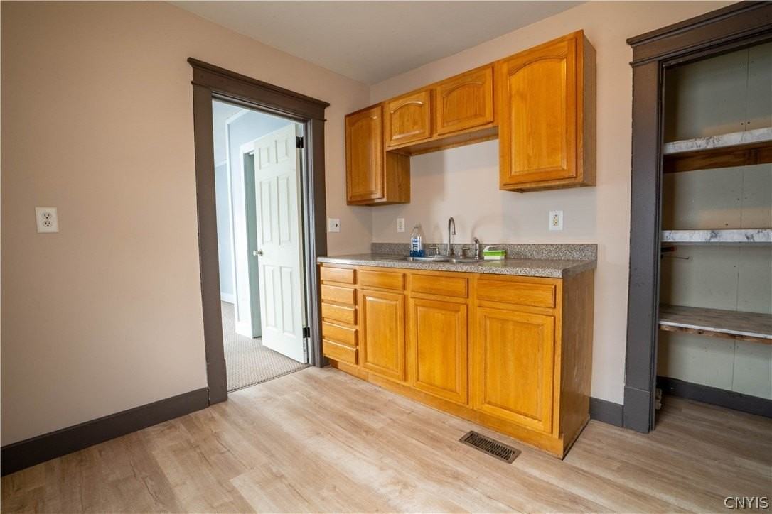 208 E Clark St Unit 2 - Photo 3 of 20