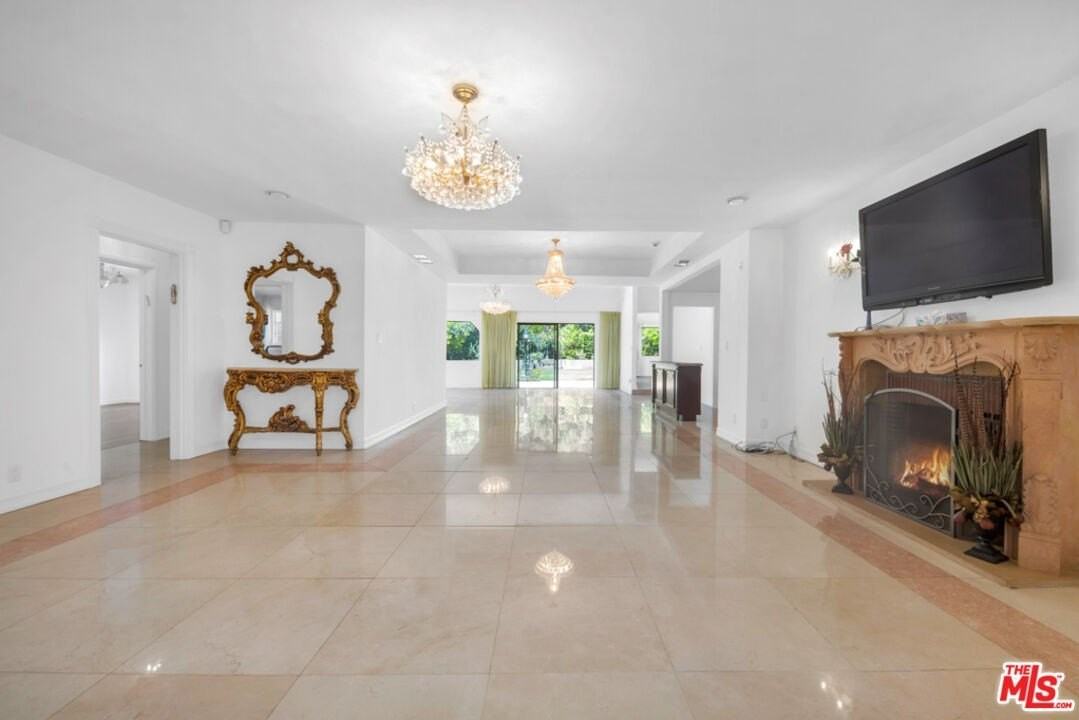 11717 Chenault St - Photo 4 of 15