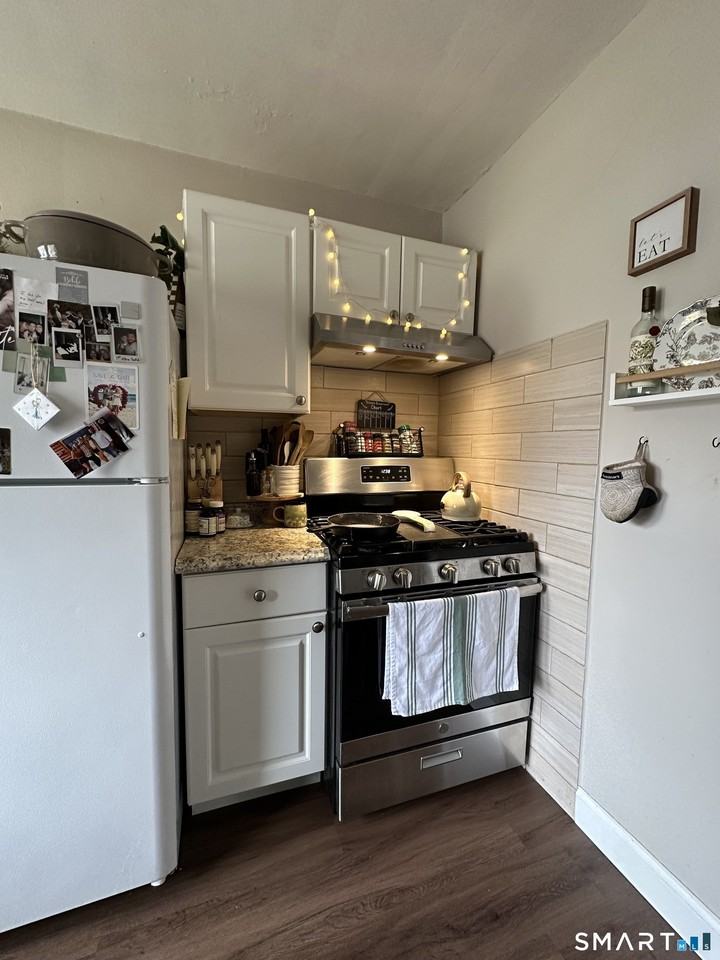 383 Davis St Apt 2 - Photo 7 of 23