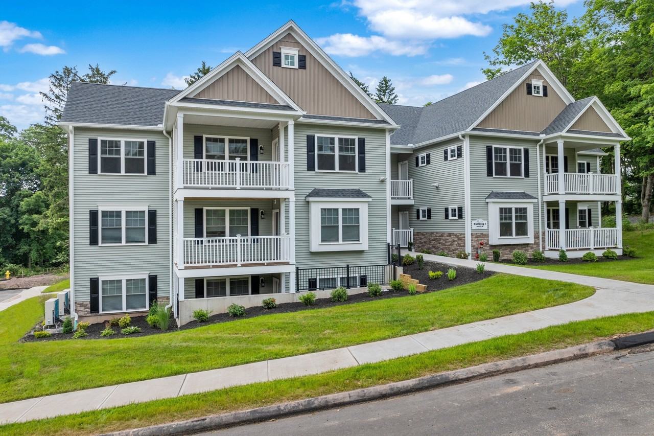 64 E Mitchell Ave #33