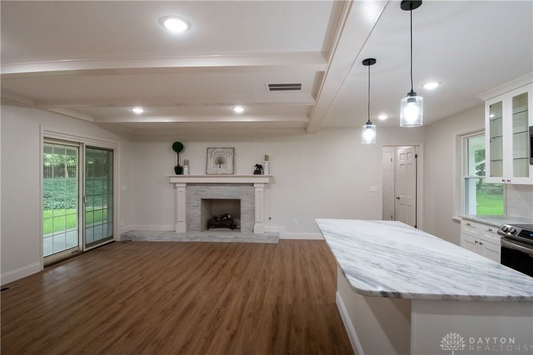 238 Towerview Rd - Photo 4 of 25