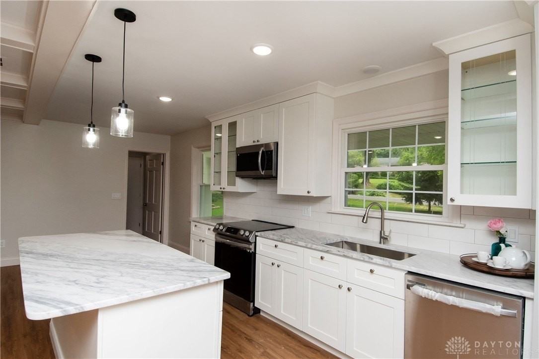 238 Towerview Rd - Photo 6 of 25