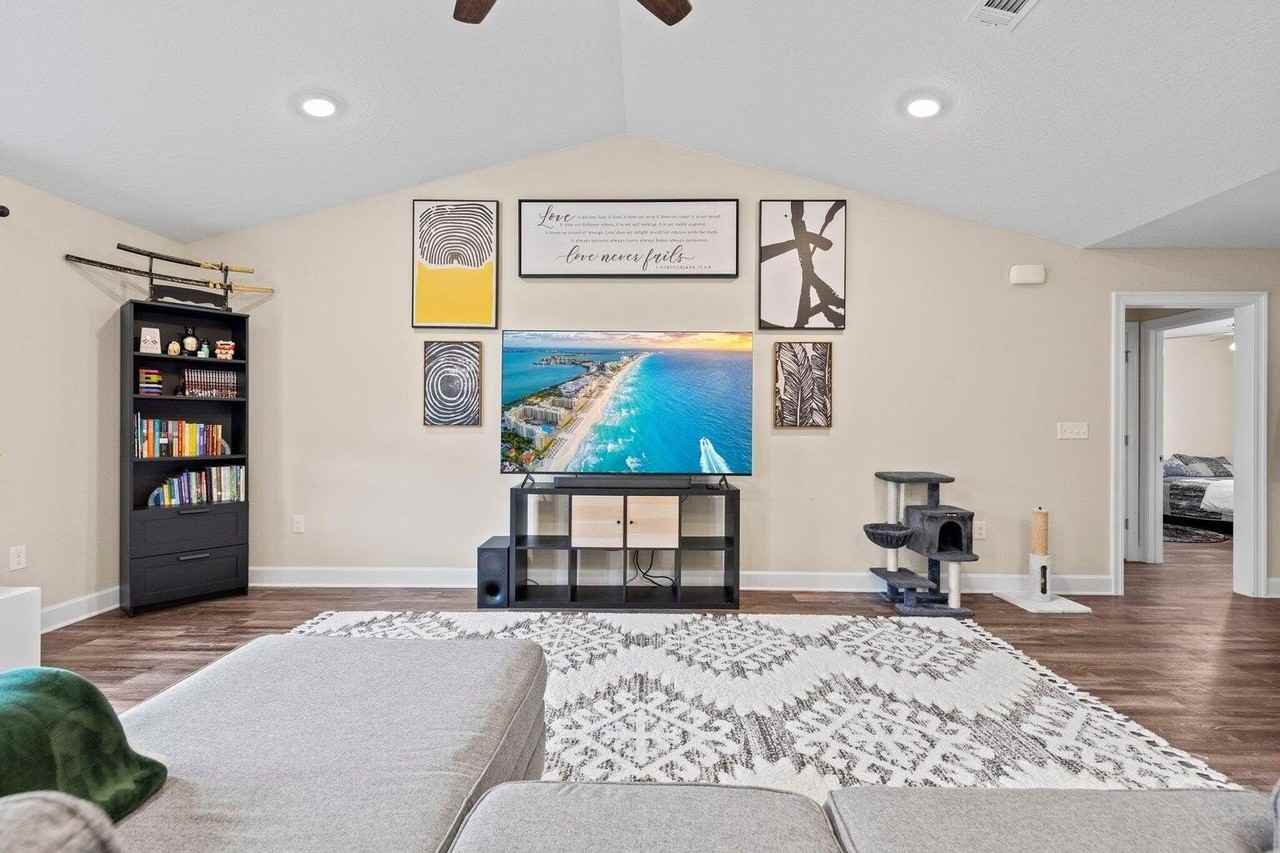 2784 Keats Drive - Photo 4 of 17