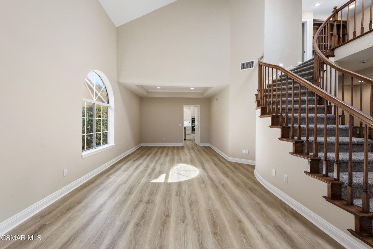 1811 Fox Springs Circle - Photo 4 of 40